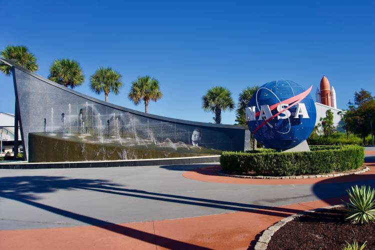 where to stay to visit kennedy space center